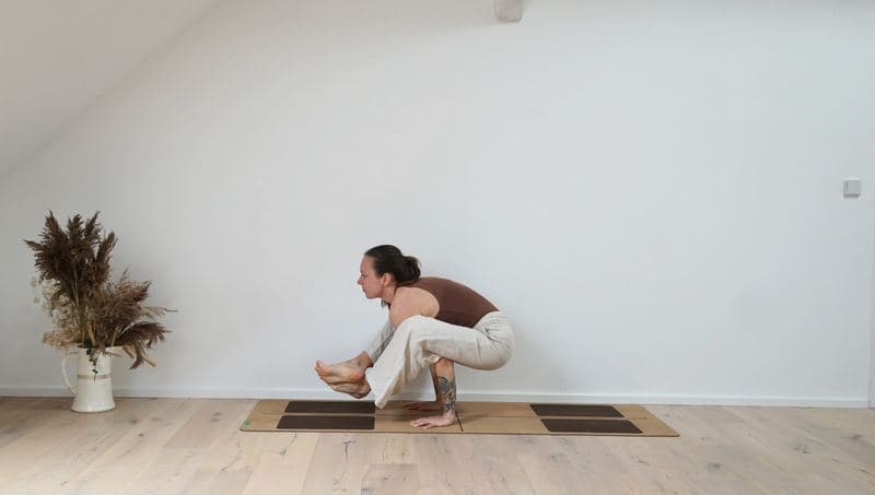 Shoulder-Pressing Pose